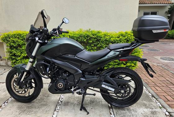 BAJAJ DOMINAR 400 